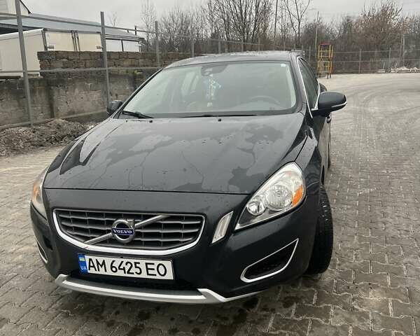 Серый Вольво С60, объемом двигателя 2.52 л и пробегом 238 тыс. км за 7900 $, фото 1 на Automoto.ua