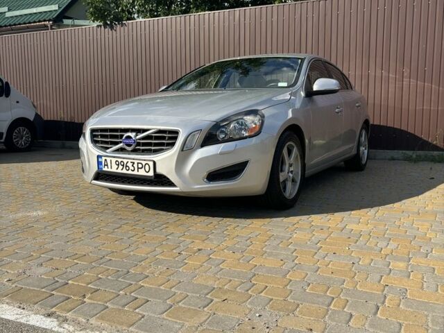 Сірий Вольво С60, об'ємом двигуна 2.5 л та пробігом 230 тис. км за 9800 $, фото 1 на Automoto.ua