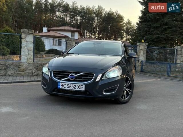 Серый Вольво С60, объемом двигателя 2.4 л и пробегом 270 тыс. км за 10500 $, фото 1 на Automoto.ua