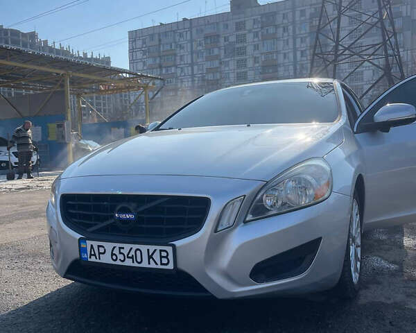 Сірий Вольво С60, об'ємом двигуна 2.52 л та пробігом 200 тис. км за 8200 $, фото 1 на Automoto.ua