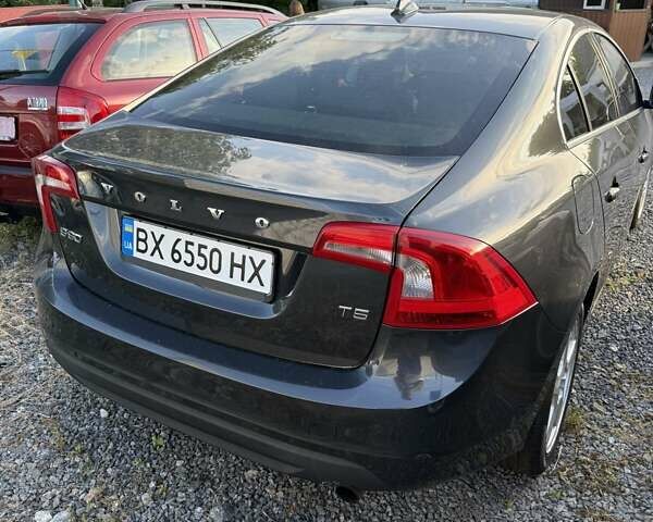 Вольво С60 2011 в Староконстантинов на Automoto.ua Серый Вольво С60, объемом двигателя 2.52 л и пробегом 250 тыс. км за 9600 $, фото 1 на Automoto.ua