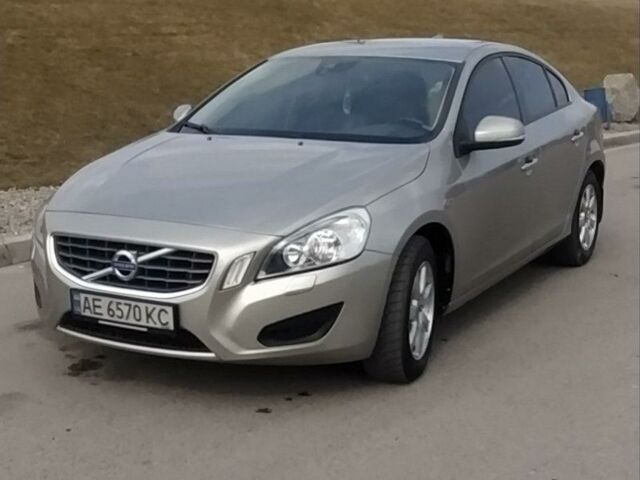 Серый Вольво С60, объемом двигателя 1.6 л и пробегом 178 тыс. км за 9800 $, фото 1 на Automoto.ua