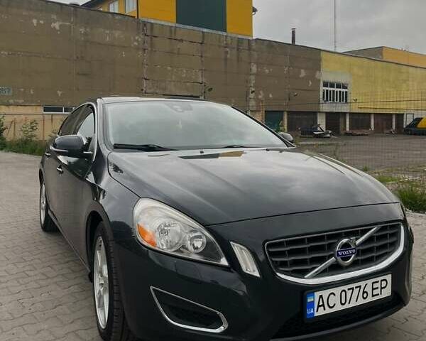 Серый Вольво С60, объемом двигателя 2.5 л и пробегом 249 тыс. км за 9500 $, фото 1 на Automoto.ua