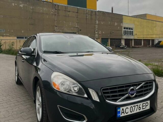 Серый Вольво С60, объемом двигателя 2.5 л и пробегом 259 тыс. км за 9700 $, фото 1 на Automoto.ua