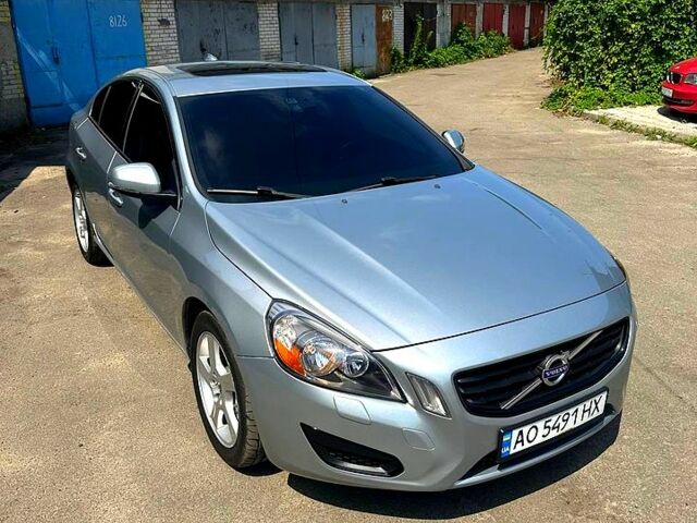 Серый Вольво С60, объемом двигателя 2.5 л и пробегом 0 тыс. км за 9800 $, фото 1 на Automoto.ua