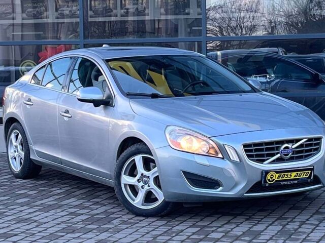 Серый Вольво С60, объемом двигателя 2.5 л и пробегом 208 тыс. км за 9700 $, фото 1 на Automoto.ua