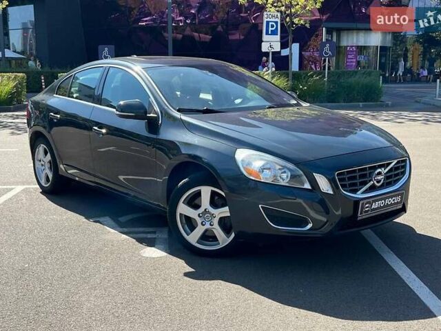 Сірий Вольво С60, об'ємом двигуна 2.5 л та пробігом 208 тис. км за 9490 $, фото 1 на Automoto.ua
