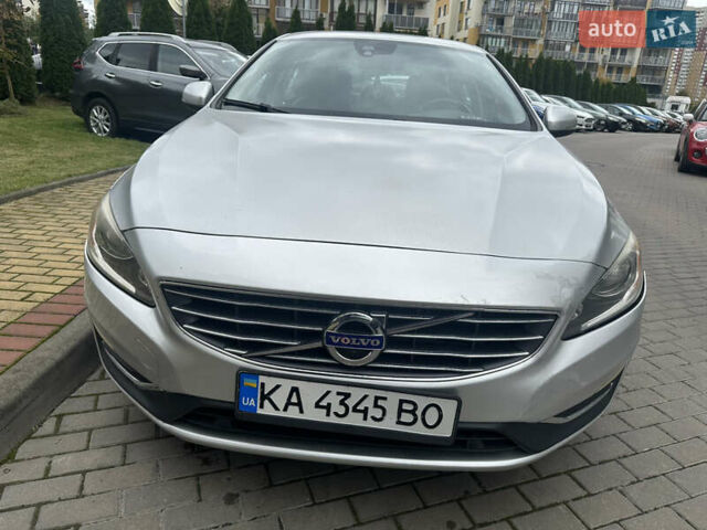 Серый Вольво С60, объемом двигателя 2.5 л и пробегом 195 тыс. км за 8800 $, фото 1 на Automoto.ua