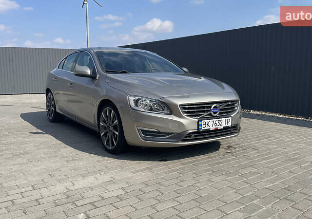 Серый Вольво С60, объемом двигателя 1.97 л и пробегом 150 тыс. км за 13300 $, фото 1 на Automoto.ua