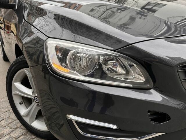 Серый Вольво С60, объемом двигателя 2 л и пробегом 186 тыс. км за 8800 $, фото 1 на Automoto.ua