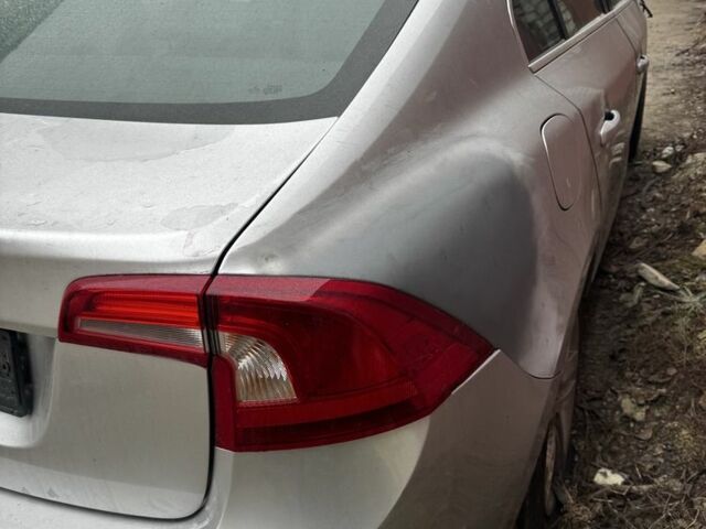 Сірий Вольво С60, об'ємом двигуна 2 л та пробігом 170 тис. км за 3700 $, фото 1 на Automoto.ua