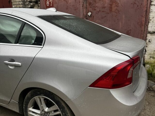 Сірий Вольво С60, об'ємом двигуна 2 л та пробігом 170 тис. км за 3700 $, фото 1 на Automoto.ua