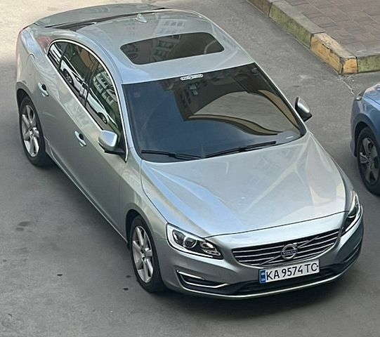 Серый Вольво С60, объемом двигателя 1.97 л и пробегом 24 тыс. км за 16570 $, фото 1 на Automoto.ua