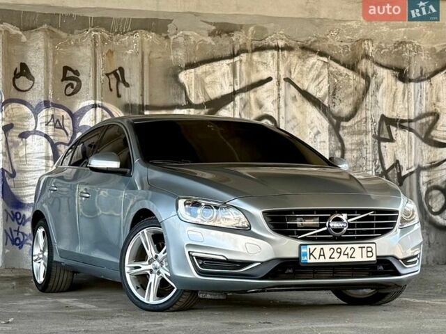 Серый Вольво С60, объемом двигателя 1.97 л и пробегом 77 тыс. км за 14800 $, фото 1 на Automoto.ua
