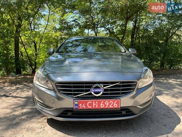 Серый Вольво С60, объемом двигателя 2 л и пробегом 220 тыс. км за 12500 $, фото 1 на Automoto.ua
