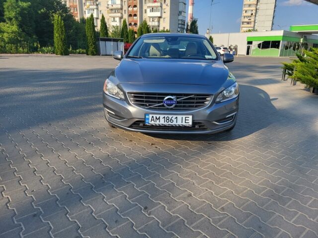 Серый Вольво С60, объемом двигателя 2 л и пробегом 250 тыс. км за 10236 $, фото 1 на Automoto.ua