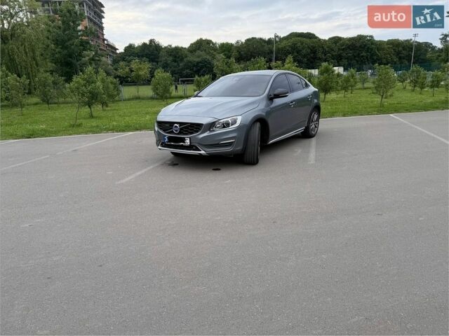 Серый Вольво С60, объемом двигателя 2.52 л и пробегом 275 тыс. км за 14000 $, фото 1 на Automoto.ua
