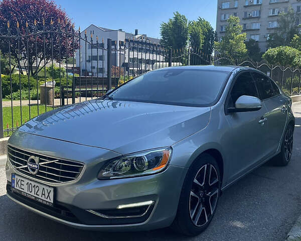 Сірий Вольво С60, об'ємом двигуна 2 л та пробігом 197 тис. км за 12200 $, фото 1 на Automoto.ua