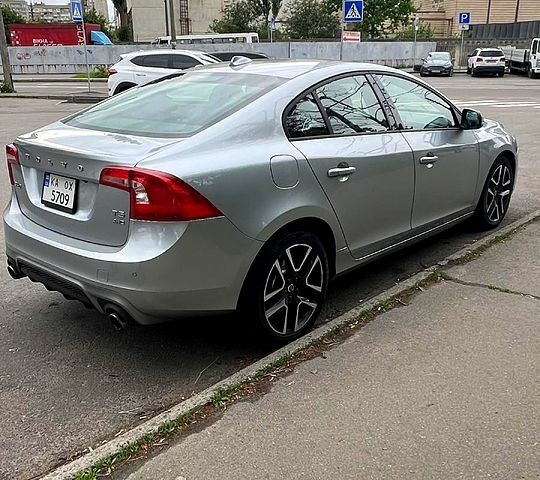 Сірий Вольво С60, об'ємом двигуна 2 л та пробігом 160 тис. км за 18000 $, фото 1 на Automoto.ua