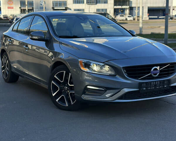 Серый Вольво С60, объемом двигателя 2 л и пробегом 199 тыс. км за 13400 $, фото 1 на Automoto.ua