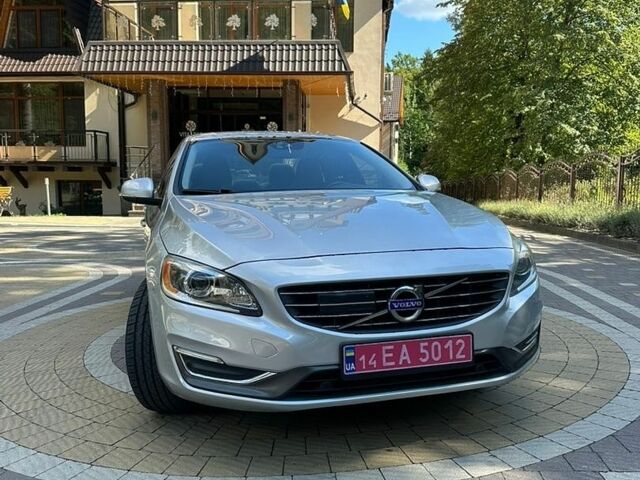 Серый Вольво С60, объемом двигателя 2 л и пробегом 136 тыс. км за 12700 $, фото 1 на Automoto.ua
