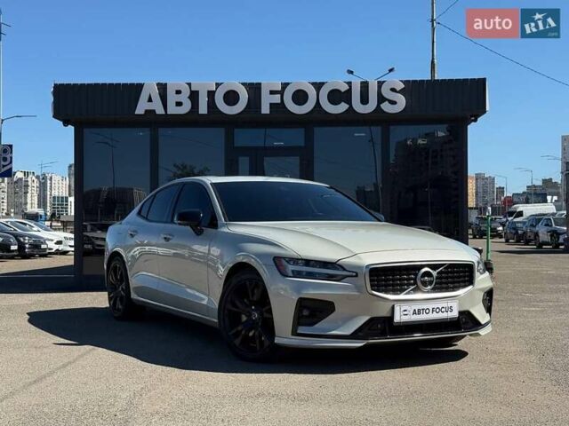 Серый Вольво С60, объемом двигателя 1.98 л и пробегом 70 тыс. км за 25990 $, фото 1 на Automoto.ua