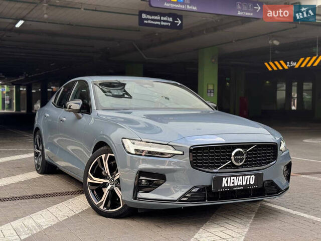 Серый Вольво С60, объемом двигателя 2 л и пробегом 23 тыс. км за 39800 $, фото 1 на Automoto.ua