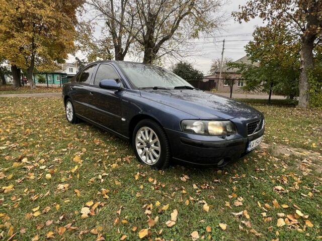Синий Вольво С60, объемом двигателя 2.4 л и пробегом 315 тыс. км за 3900 $, фото 1 на Automoto.ua