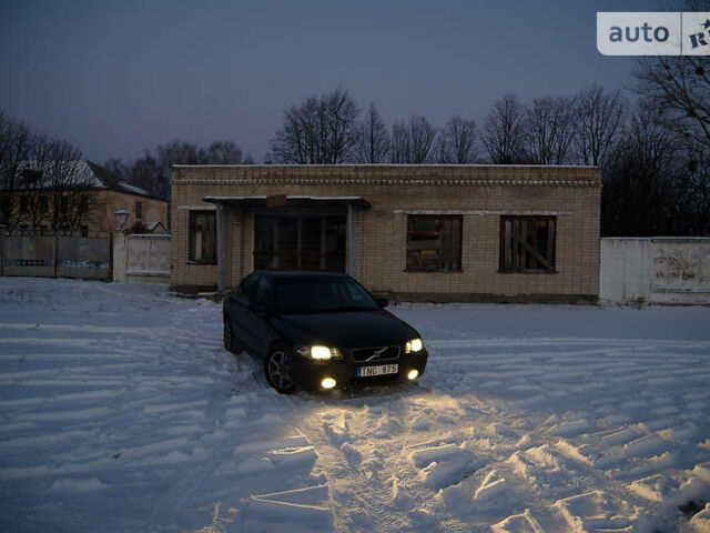 Синий Вольво С60, объемом двигателя 2.4 л и пробегом 257 тыс. км за 5418 $, фото 1 на Automoto.ua