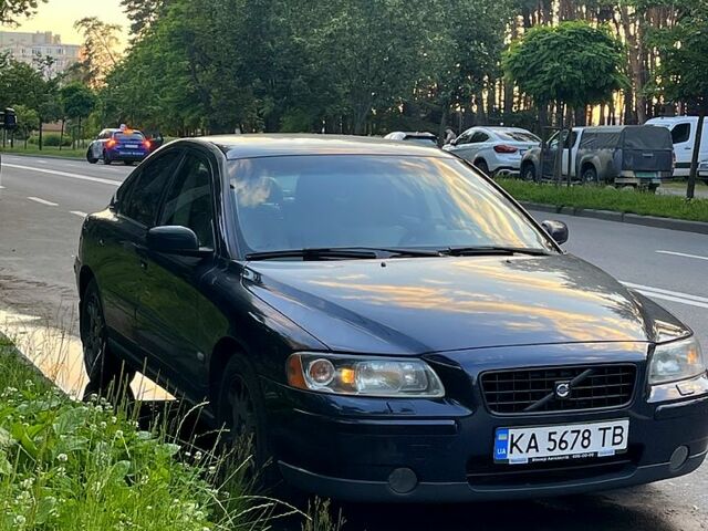 Синий Вольво С60, объемом двигателя 2.4 л и пробегом 331 тыс. км за 5300 $, фото 1 на Automoto.ua