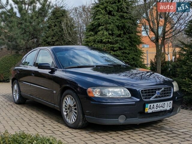 Синий Вольво С60, объемом двигателя 2.4 л и пробегом 301 тыс. км за 5900 $, фото 1 на Automoto.ua