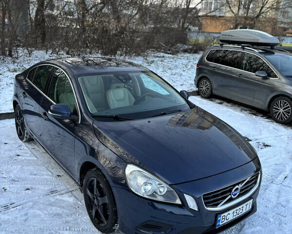 Синий Вольво С60, объемом двигателя 2.52 л и пробегом 228 тыс. км за 9500 $, фото 1 на Automoto.ua