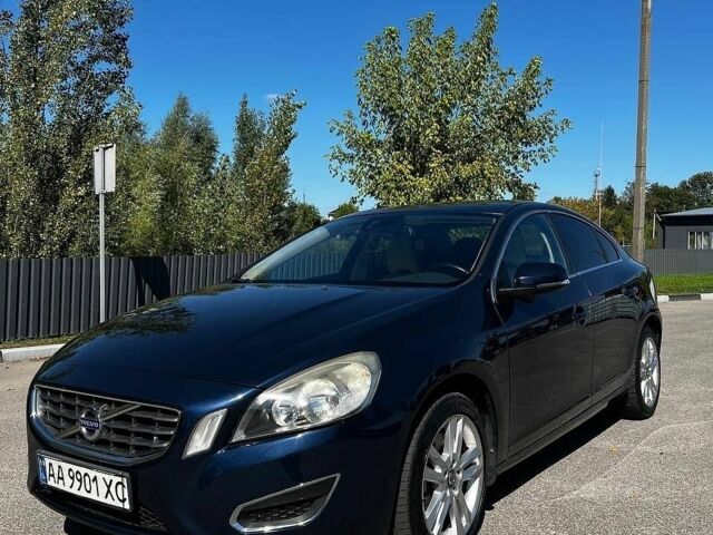 Синий Вольво С60, объемом двигателя 2.5 л и пробегом 333 тыс. км за 8200 $, фото 1 на Automoto.ua