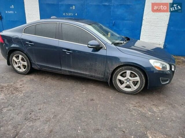 Синий Вольво С60, объемом двигателя 2.5 л и пробегом 196 тыс. км за 10700 $, фото 1 на Automoto.ua