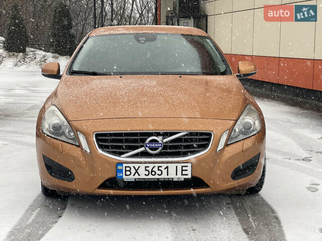 Помаранчевий Вольво С60, об'ємом двигуна 1.6 л та пробігом 240 тис. км за 9500 $, фото 1 на Automoto.ua