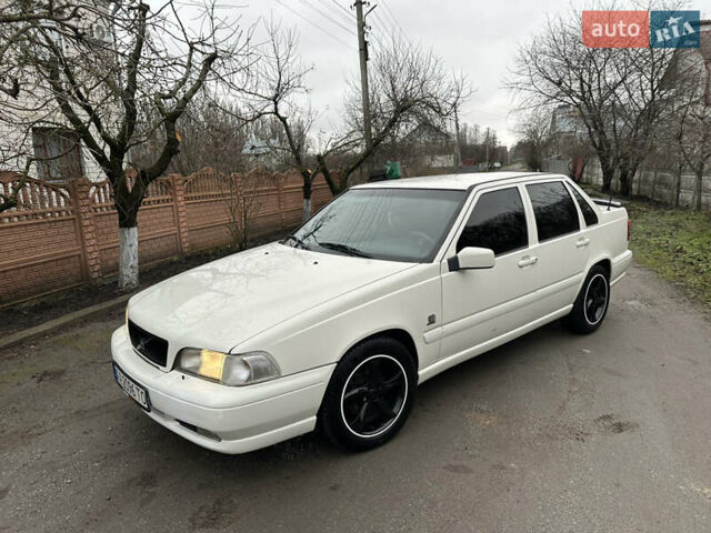 Белый Вольво С70, объемом двигателя 2.44 л и пробегом 373 тыс. км за 3600 $, фото 1 на Automoto.ua