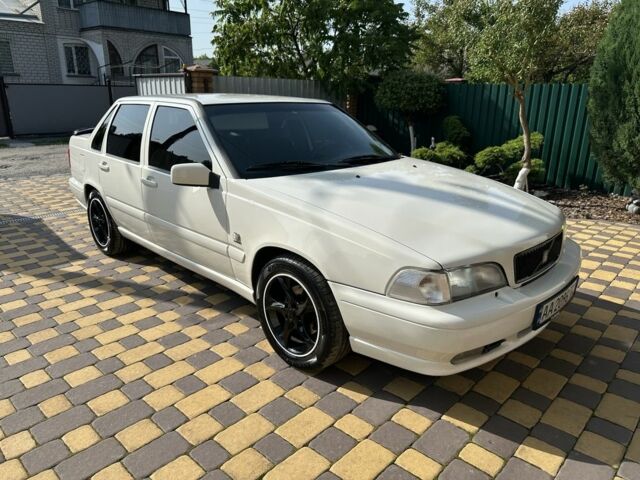 Белый Вольво С70, объемом двигателя 2.4 л и пробегом 300 тыс. км за 4499 $, фото 1 на Automoto.ua