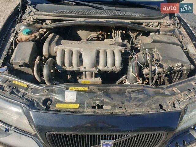 Черный Вольво С80, объемом двигателя 2.8 л и пробегом 300 тыс. км за 1500 $, фото 1 на Automoto.ua