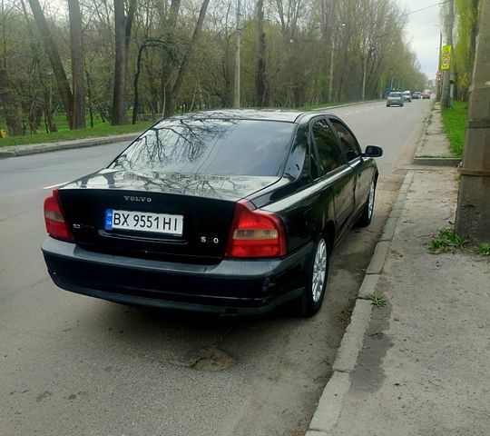 Черный Вольво С80, объемом двигателя 2 л и пробегом 345 тыс. км за 3000 $, фото 1 на Automoto.ua