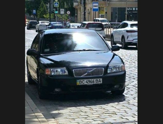 Черный Вольво С80, объемом двигателя 1.98 л и пробегом 200 тыс. км за 5500 $, фото 1 на Automoto.ua