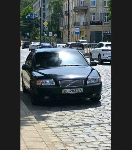 Черный Вольво С80, объемом двигателя 1.98 л и пробегом 200 тыс. км за 5500 $, фото 1 на Automoto.ua