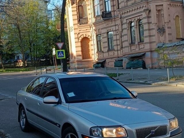 Серый Вольво С80, объемом двигателя 2.46 л и пробегом 532 тыс. км за 5700 $, фото 1 на Automoto.ua