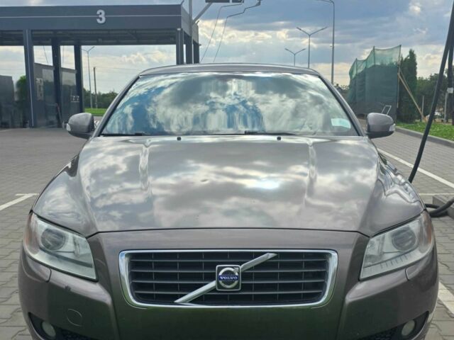 Серый Вольво С80, объемом двигателя 2.5 л и пробегом 374 тыс. км за 9500 $, фото 1 на Automoto.ua