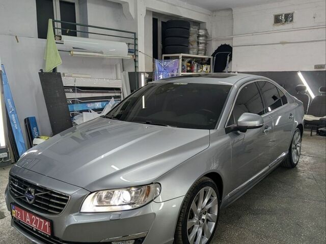 Сірий Вольво S80, об'ємом двигуна 2 л та пробігом 136 тис. км за 15300 $, фото 1 на Automoto.ua