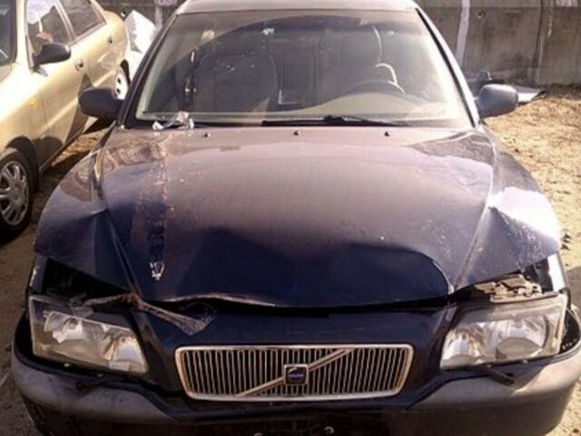 Синий Вольво С80, объемом двигателя 2.4 л и пробегом 369 тыс. км за 2200 $, фото 1 на Automoto.ua