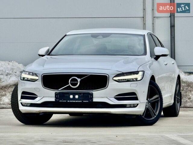 Белый Вольво С90, объемом двигателя 1.97 л и пробегом 146 тыс. км за 22700 $, фото 1 на Automoto.ua