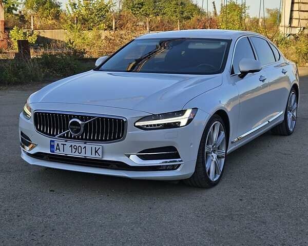 Белый Вольво С90, объемом двигателя 1.97 л и пробегом 173 тыс. км за 26900 $, фото 1 на Automoto.ua