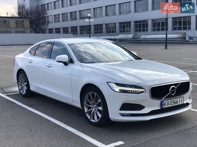 Белый Вольво С90, объемом двигателя 1.97 л и пробегом 310 тыс. км за 25400 $, фото 1 на Automoto.ua