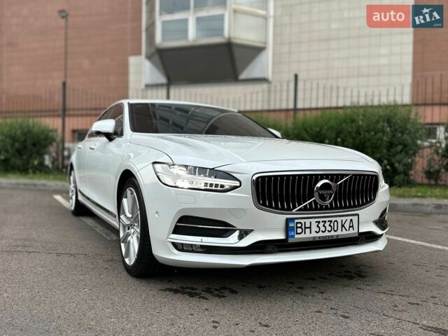 Білий Вольво S90, об'ємом двигуна 1.97 л та пробігом 98 тис. км за 25999 $, фото 1 на Automoto.ua