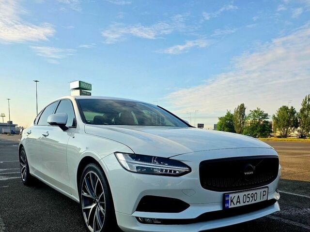 Белый Вольво С90, объемом двигателя 1.97 л и пробегом 85 тыс. км за 23900 $, фото 1 на Automoto.ua